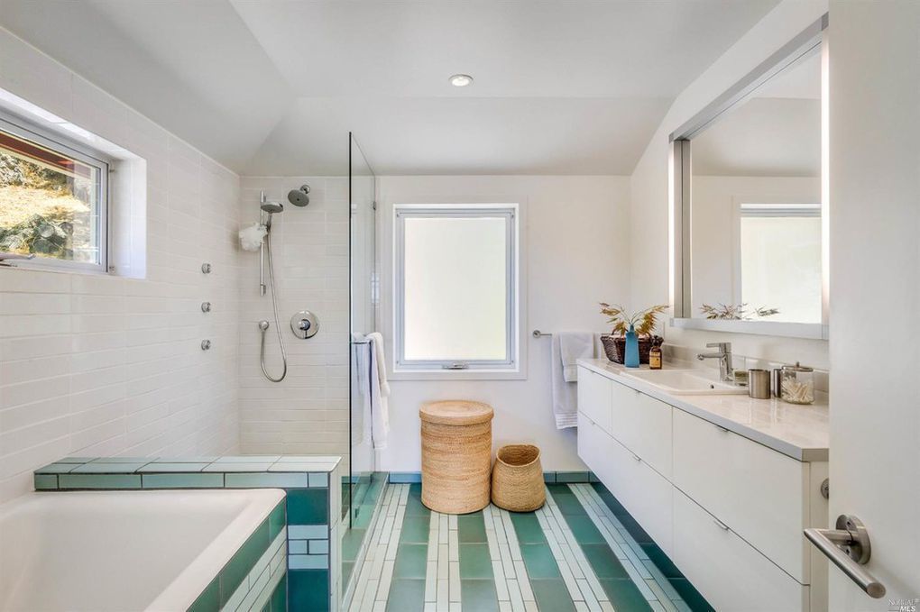 Inside 623 Montecito Blvd.